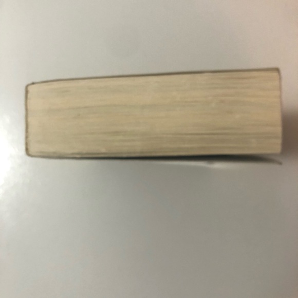 Lot of 3 Stephanie Meyer Paperback Books The Host 2013, Twilight & New Moon PB - Picture 12 of 15